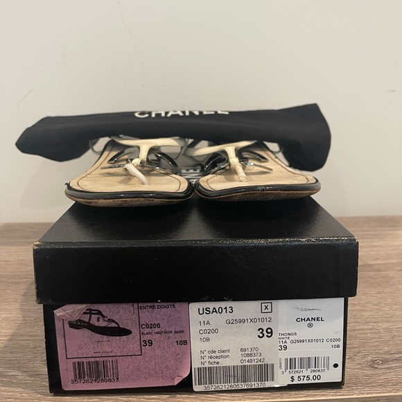 100% authentic Chanel CC logo patent leather sandals. With box and dust bag - Picture 2 of 5